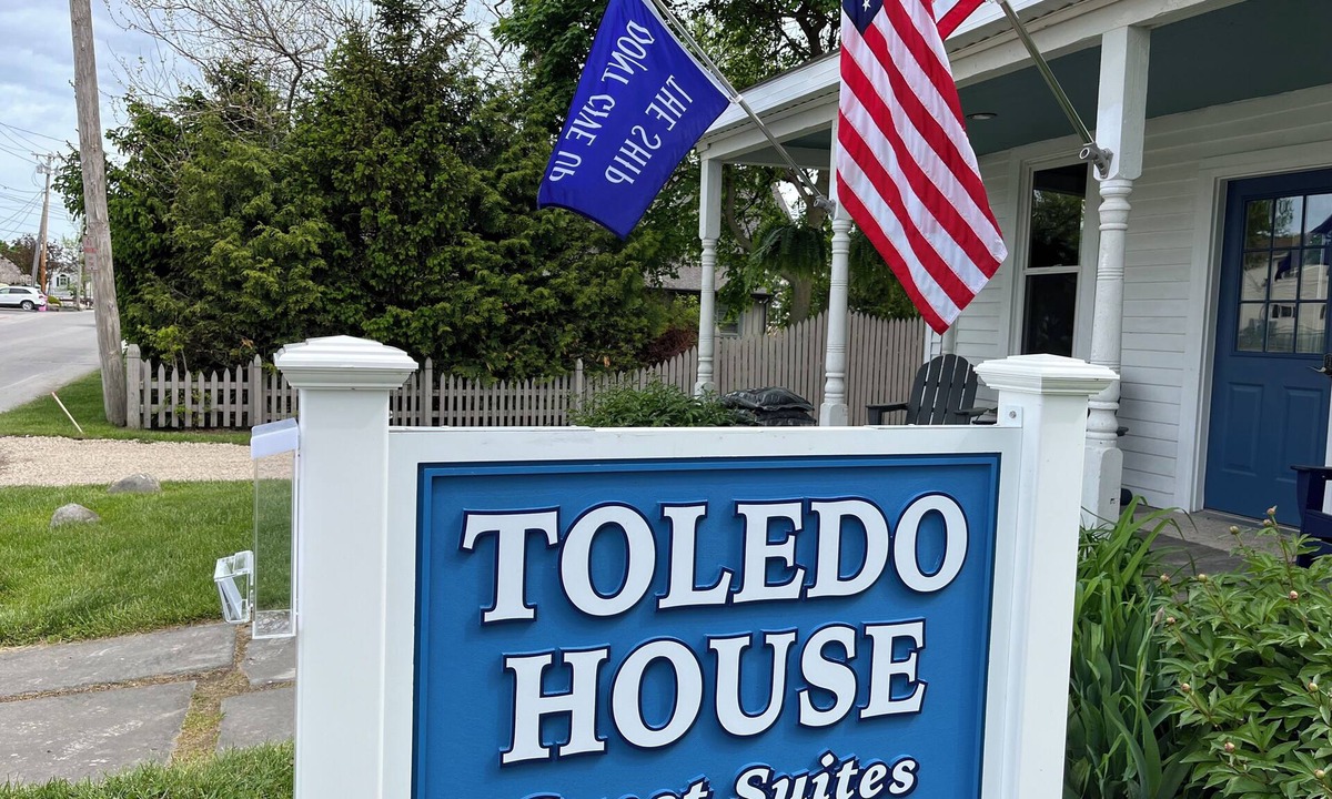 Put-in-Bay Apartment | Toledo House Guest Suite B. Catering to Couples. Great Location downtown PIB