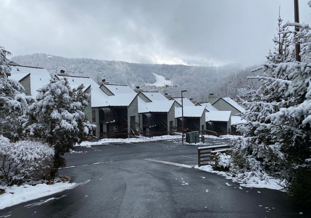 Chalet Village Apartment | Two bedroom mountain condo, 2 minutes from ski resort, pool and clubhouse onsite !