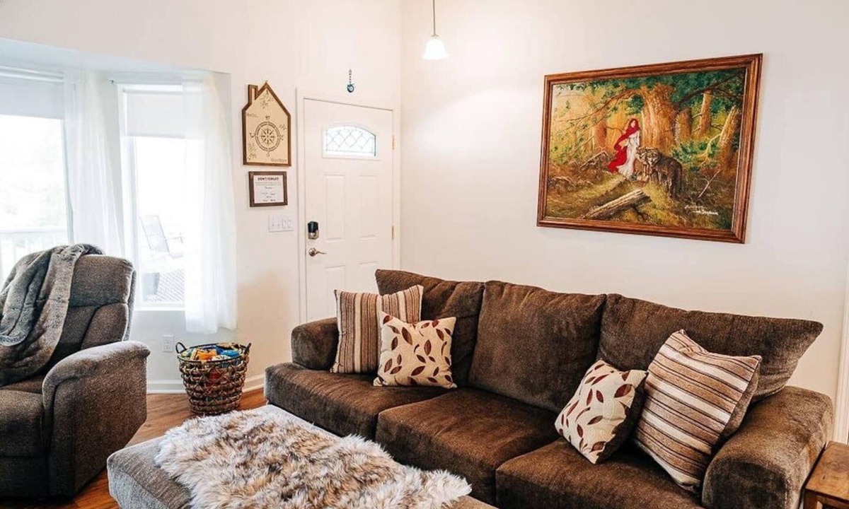 Oakhurst House | Views of Bass Lake, whole house generator, BBQ, Outdoor dining, Mountain Views