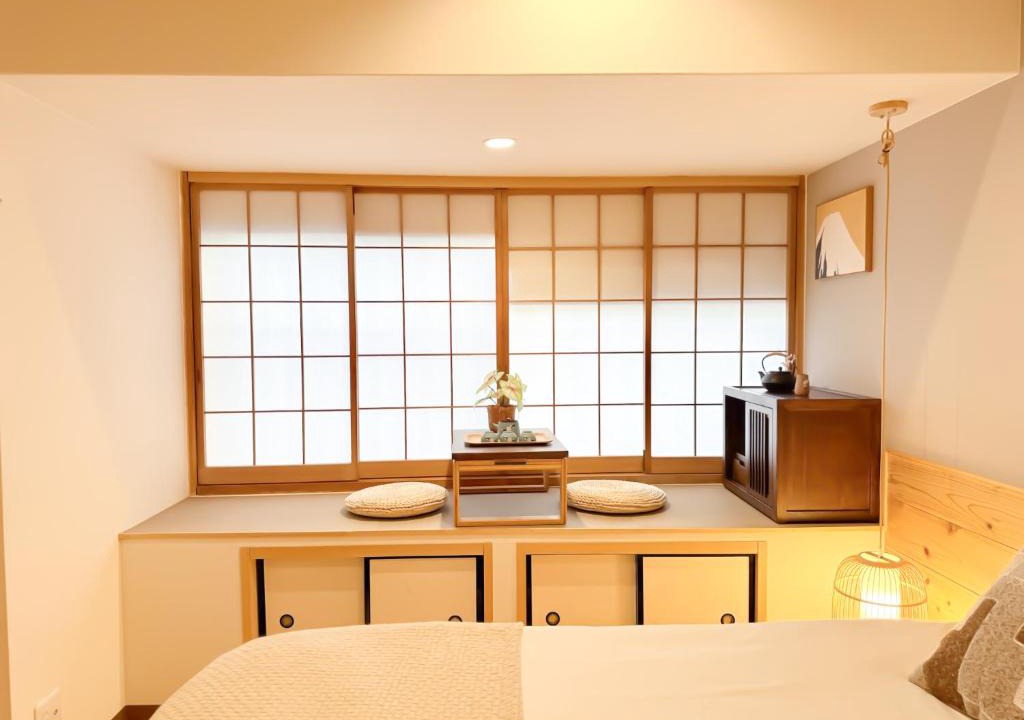 Tsuruhashi Apartment | Wakyo Tsuruhashi 1F - 9 min walk &3BR Apt for 6 & Near Onsen & JR Direct to Namba, Nara & USJ