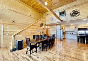 MT VIEW, HOT TUB, GAME ROOM, THEATER, GREAT LOCATION!