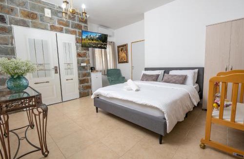 Ein Al-Asad Bed & Breakfast | צימר בין ההרים - צימרים כפריים קסומים עם בריכה מחוממת, ג'קוזי ונוף מהמם