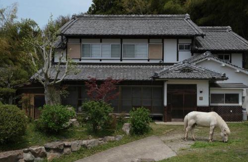 Sakurai House | 宿と馬 miru house