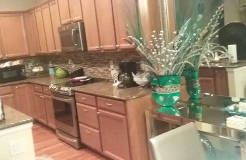 Aurora House | 14 mins to DIA/Gaylord/Anshutz. Can be rented long term with Huge discount .