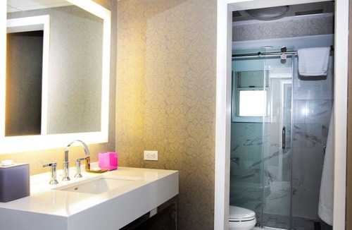 Kalorama Heights Hotel | 2 Family Friendly Suites w/Gym Access Near DC Attractions!
