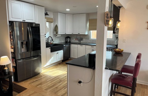 Englewood House | 2 WFH Desks, Modern Kitchen, Fenced Yard, Dogs OK