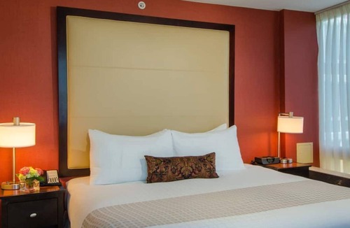 Dupont Circle House | 3 King Units Near Dupont Circle, Pets are Welcome, Relaxing City Views