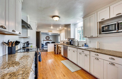 Arvada House | 4 Mi to Olde Town Arvada! Dog-Friendly Home, Yard