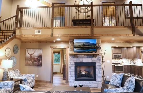 Chalet Village Cabin | 5BR Cabin/Panoramic Mt and Valley Views/Game Room + Hot Tub/Cul-de-Sac