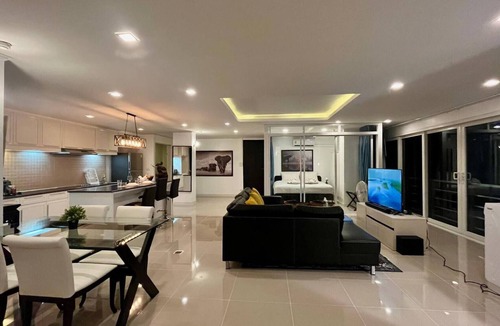 Patong Apartment | 6-36 - 3 Bdr Modern Penthouse with shared Pool