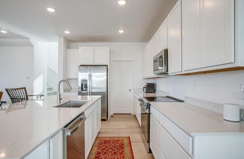 Centennial House | 8 Mi to Denver Tech Center: Business-Ready Retreat