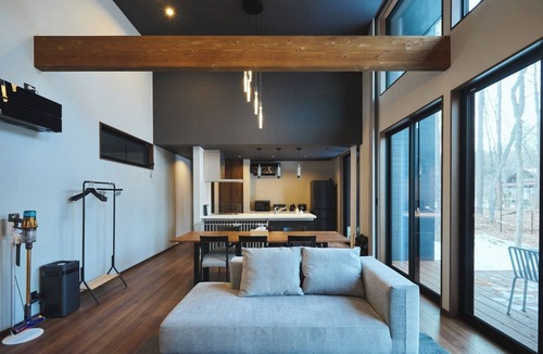Tsumagoi House | A newly built villa on a vast forest property com/Agatsuma District Gunma