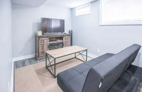 Urbandale Apartment | Adorable Bachelor unit, close to hospitals, shopping centres and downtown Ottawa