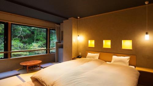 Aizuwakamatsu Hotel | Aizu Higashiyama Onsen "Shosuke no Yado Takinoyu" since1880