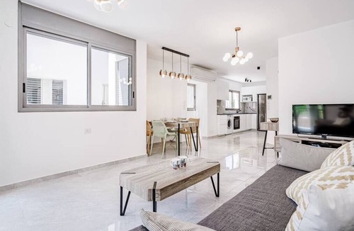 Kerem HaTeimanim Apartment | Amazing New 3BR in Yona Hanavi SAFE ROOM