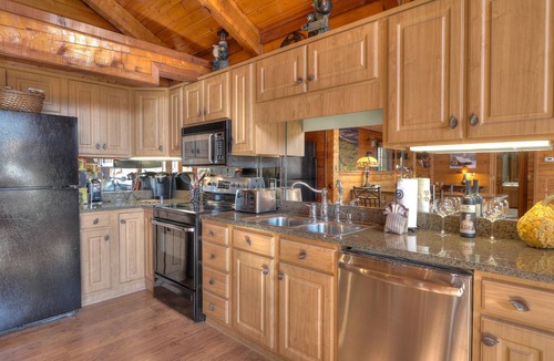 Gatlinburg Cabin | Amazing View -Smoky Mountain View Getaway ~ Cozy Feel, Like Home!