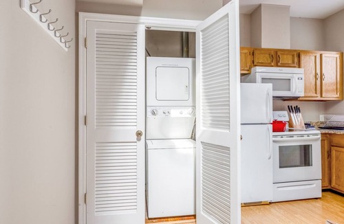 Adams Morgan Apartment | Ample Dupont Circle 1BR nr. U Street, Metro & Glen’s Mkt, by Blueground