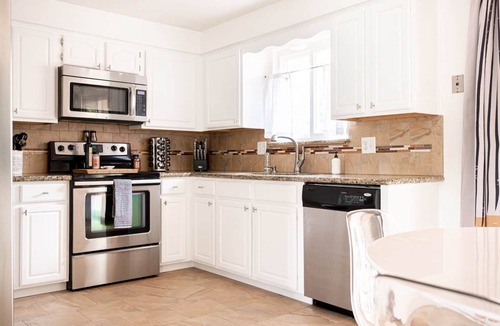 Lamar Heights Area House | Arvada Oasis! 7 beds, 2 Kings, 3 baths, desk, big TVs, air hockey, games!
