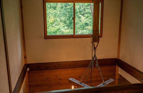 Azumino Villa | [Base for Kamikochi, Hakuba, and Matsumoto] A private vacation home nestled in the forests of Azumino | Accommodates up to 5 guests · Free parking for 3 cars · Air conditioning provided