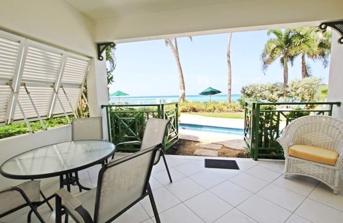 Saint Lawrence Apartment | Beachfront Studio with Pool
