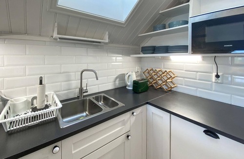 Ljungskile House | Beautiful home in Ljungskile with house sea view