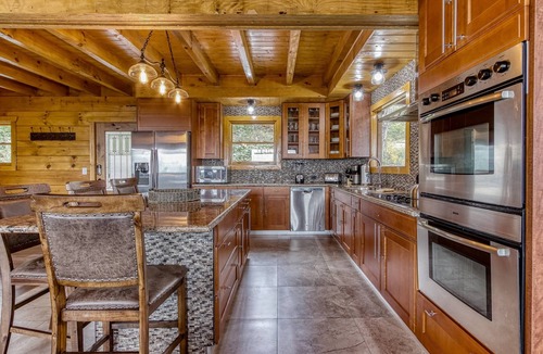 Chalet Village North Cabin | Brand NEW Luxury 4/4.5 Cabin! AMAZING VIEW! Indoor Pool, Huge Game Room, WIFI