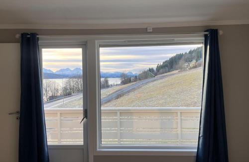 Molde Apartment | Bright apartment with a view by the sea