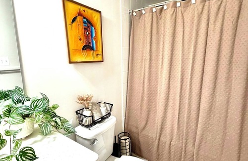 Bowie House | Bright Private Furnished Suite with Separate Entrance Near Washington DC