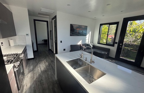 Burbank House | Burbank - Starlight Hills Luxury Guest House