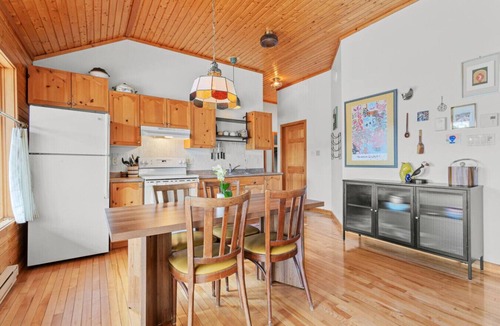 Smiths Corner House | Canyon Point Cozy Cottage -Hot tub-Lakefront