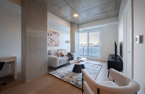 Carlingwood - McKellar Park - Laurentien View Apartment | Carlton West Modern Living | Vista 1BR
