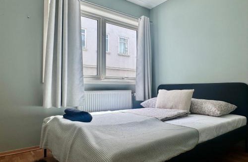 Gronland Apartment | Central Oslo Executive 2-Bedroom Apartment lift Street Parking 8 guests