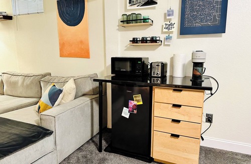City Park House | Charming 1-bedroom Garden Unit with Hot Tub!