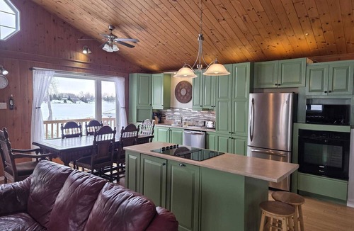 Plaisance Cottage | Charming Waterfront Cottage – Fully Equipped Kitchen & Fast Wi-Fi