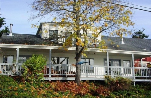 West Sound Apartment | Charming West Sound studio apartment with beach access!