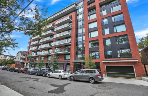 Sandy Hill Apartment | Chic Urban 1BR Apt with Skyline Views