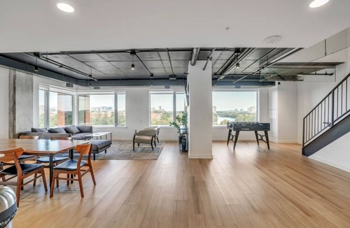 Sandy Hill Apartment | Chic Urban 1BR Apt with Skyline Views