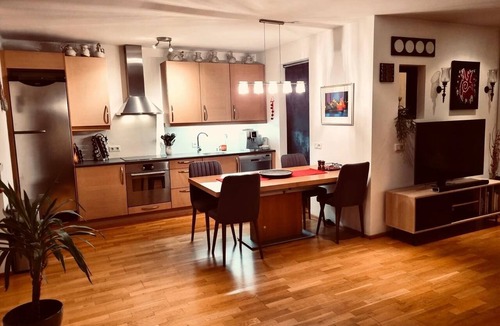Vesturbær Apartment | City center apartment for 4 people with a view of the old harbour