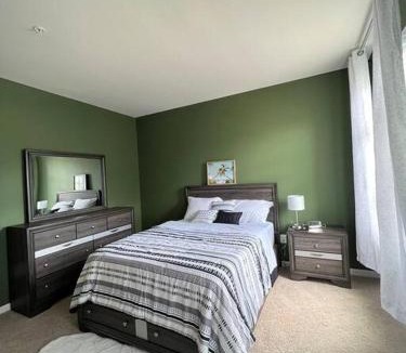 Glenarden House | Classic 6Bed,3.5Bath at the heart of Lanham next door to DC. Maryland