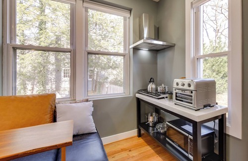 Cheverly Apartment | Commuter's Dream! Cheverly Studio 1/2 Mi to Metro