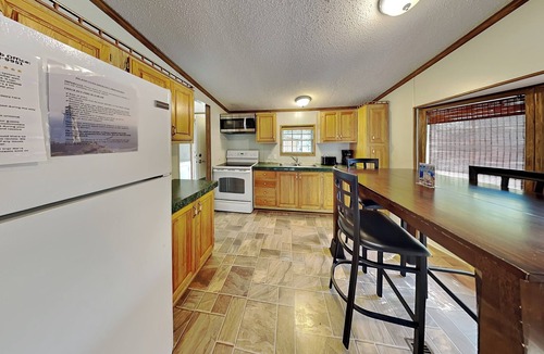 Put-in-Bay House | Corner House| Kitchen, Grill, Pool | 8 ppl | IC51