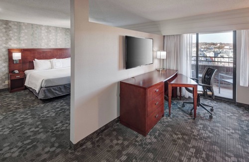 Eisenhower East Hotel | Courtyard by Marriott Alexandria Old Town/Southwest