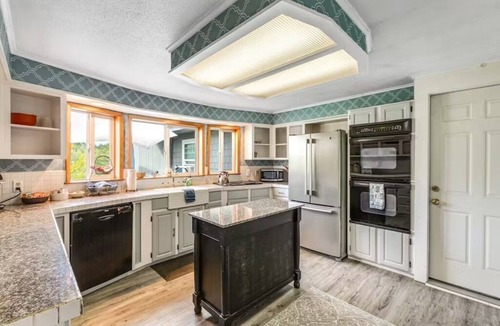 Deer Harbor Cottage | Deer Harbor Cottages, Entire Property. Sleeps up to 16. 3 Hot Tubs. 4 Bedrooms.