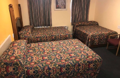 Indio Hotel | Deluxe Inn