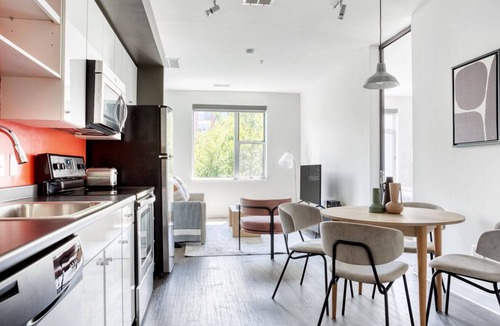 Near Northeast Apartment | Dreamy H Street 2BR w/ Gym, W/D & Lounge, near Union Station, by Blueground