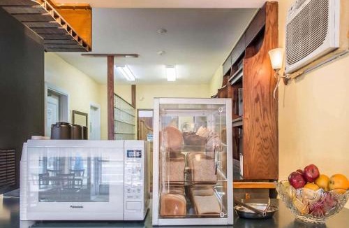 Downtown Ottawa Cabin | Econo Lodge Downtown