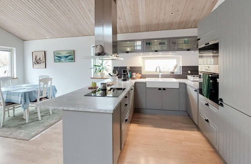 Raa House | Enjoy your vacation in this beautiful vacation home in an old fishing village.