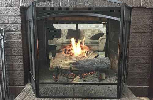 Golden House | Experience a Relaxing Retreat at Lookout Mountain Lodge (30 Day Min)