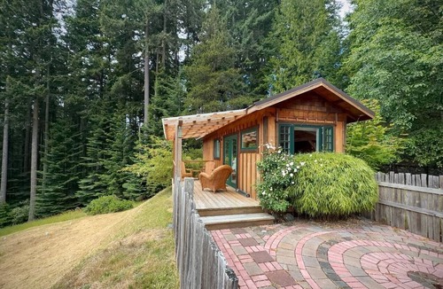 Eastsound Cabin | Forest Grove on Orcas: A Cozy Naturalist Retreat