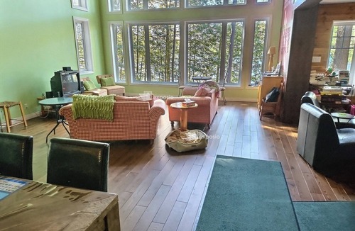 Montpellier Ski Chalet | Fully equipped waterfront cottage with private beach and dock.